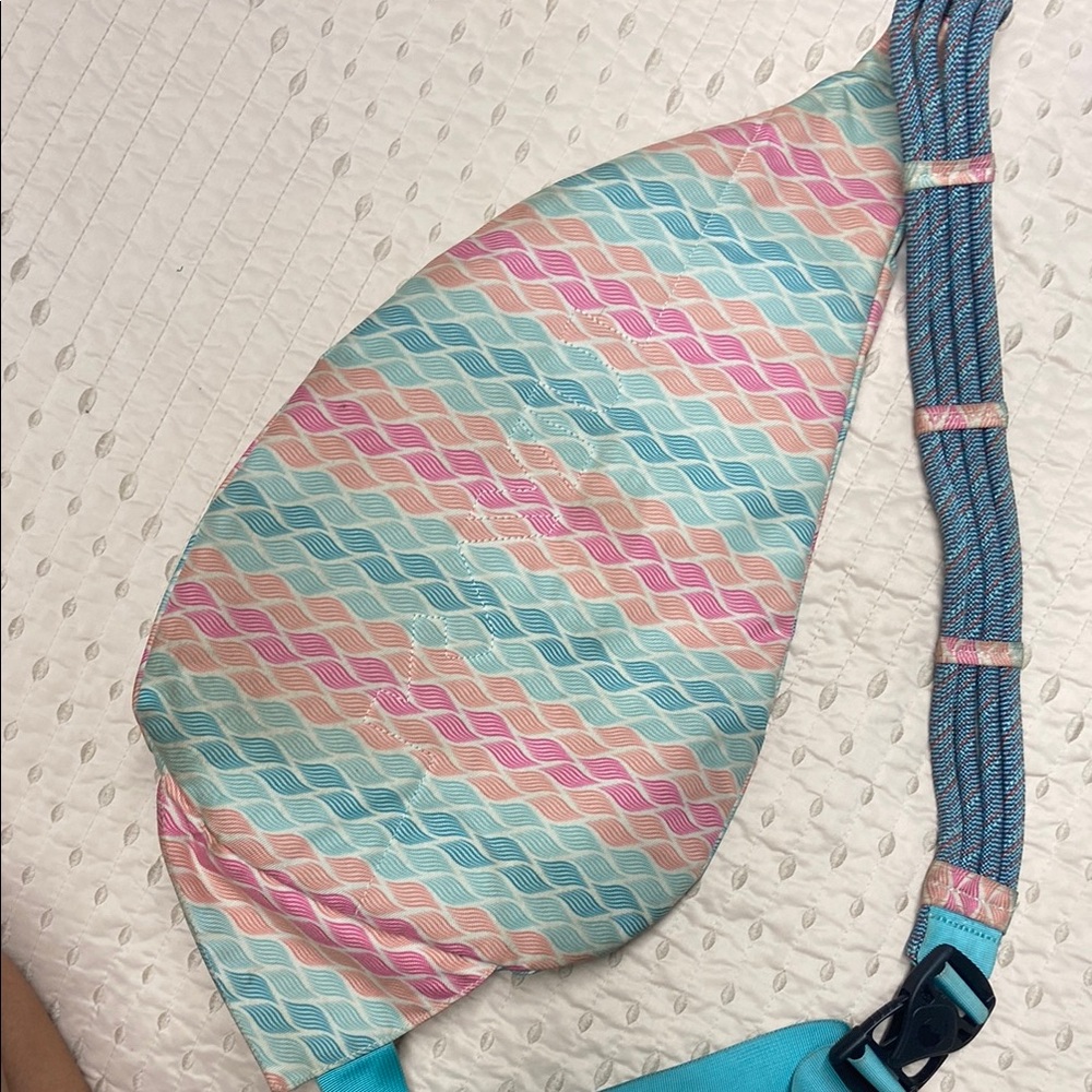 KAVU Patterned Rope Sling Bag - Picture 2 of 2
